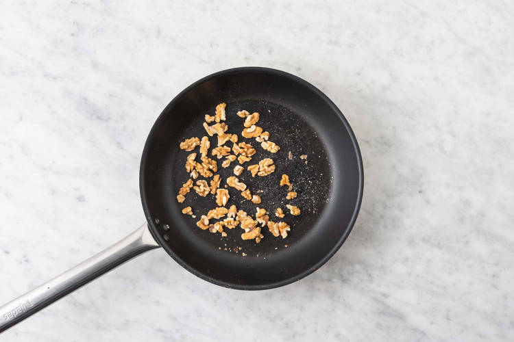 Griller/dorer les morceaux de noix