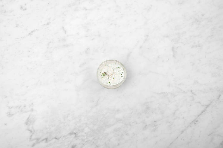 Préparer la sauce au yaourt