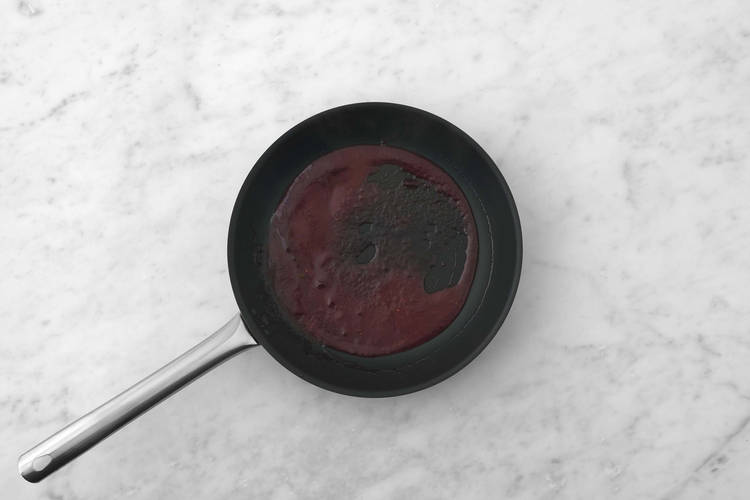 Lav tyttebær-rødvinssauce