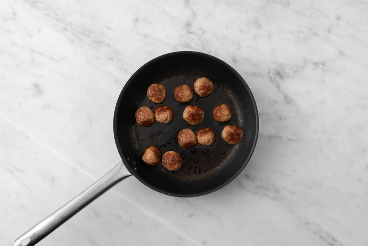 Cocina las albóndigas 