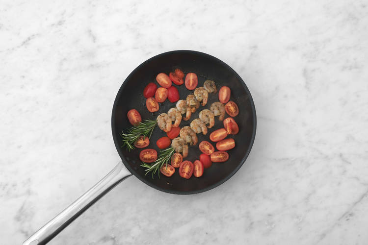 Préparer les brochettes de crevettes