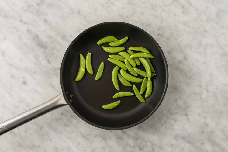 Cuire les pois sucrés (facultatif)