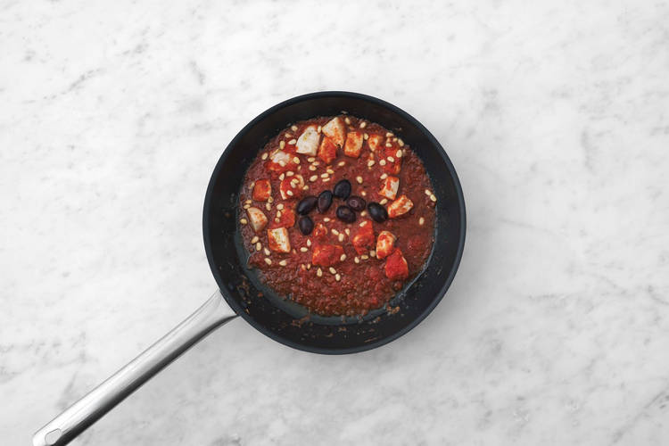 Cuocere il pollo al sugo