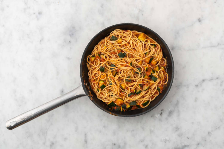 Mélanger les spaghetti