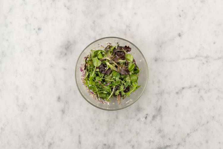 Mélanger la salade