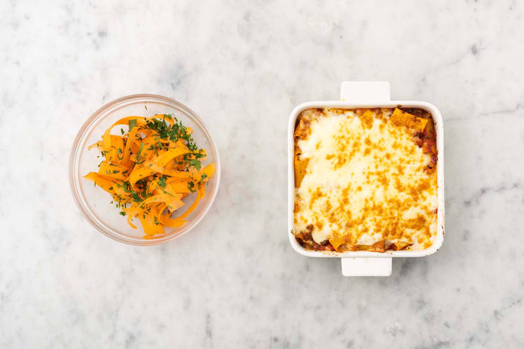 Lag ovnsbakt pasta bolognese og salat