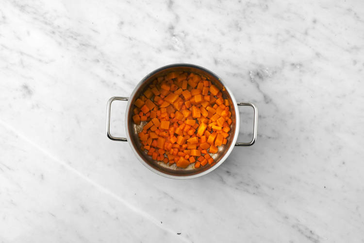 Cuire la courge et les patates douces