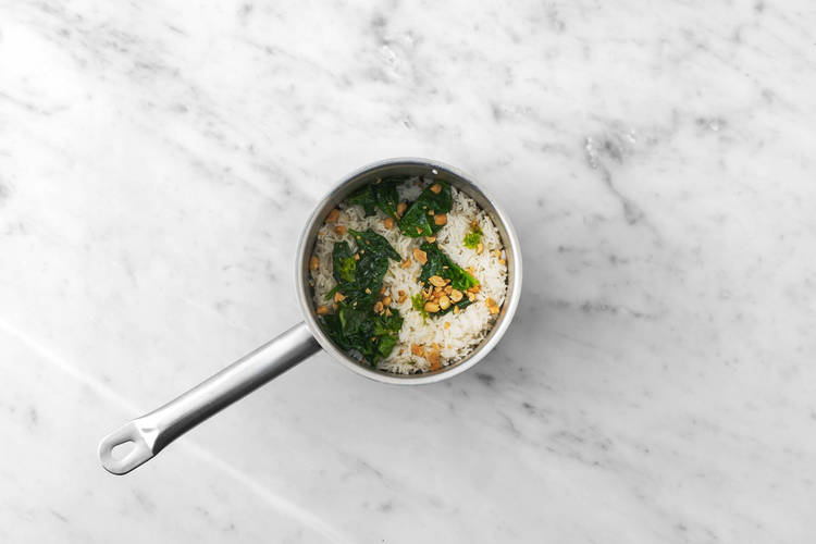 Añade la salsa y cocina
