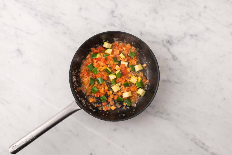 Prepara y saltea las verduras