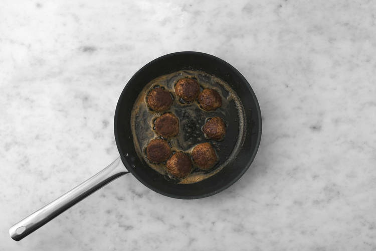 Faire cuire les boulettes de viande