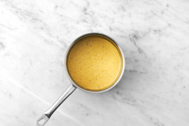 Préparer la sauce queso