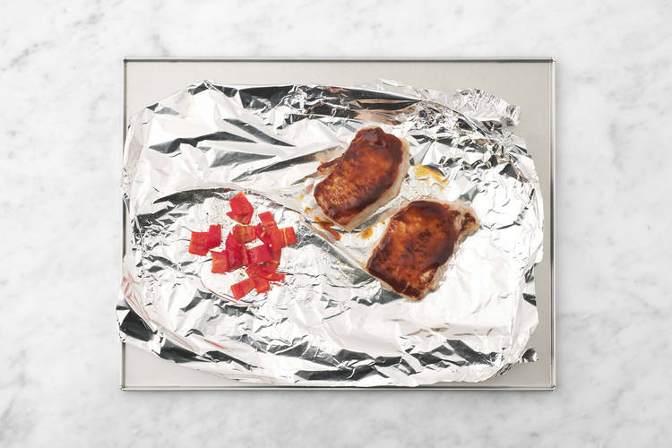 Broil peppers and pork