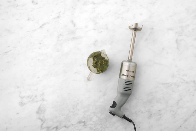 Preparare il pesto
