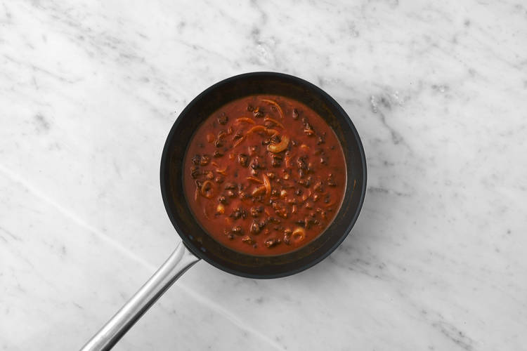 Cook beef and make sauce