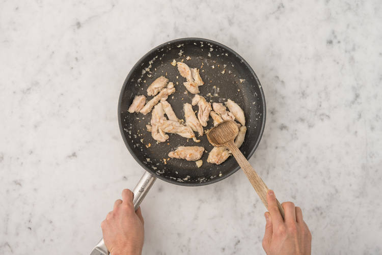 Poulet & Gemüse anbraten