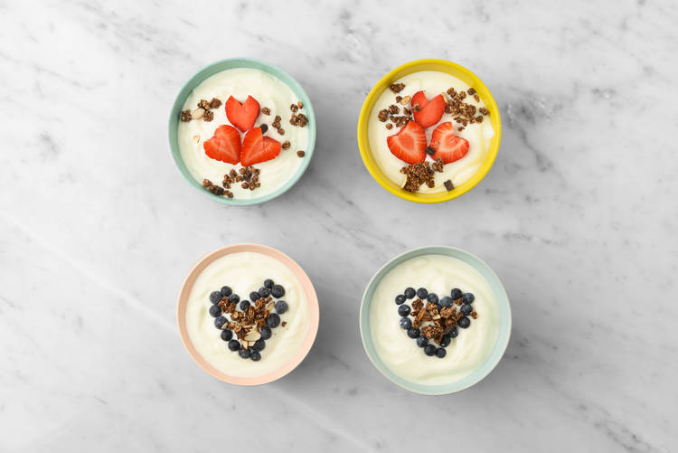 Make the yogurt bowls