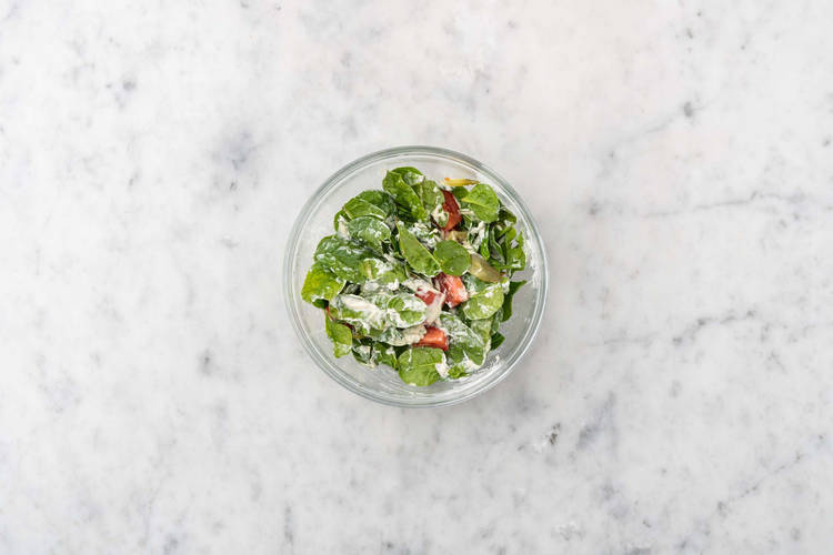 Préparer la vinaigrette et la salade