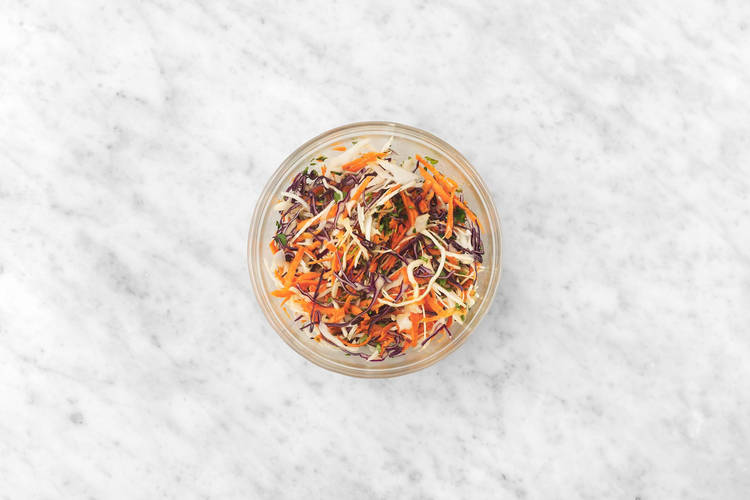 Préparer la salade de chou et carotte