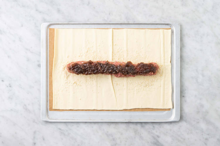 Make the sausage roll