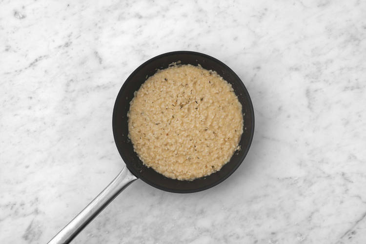 Tillsätt ost och smör