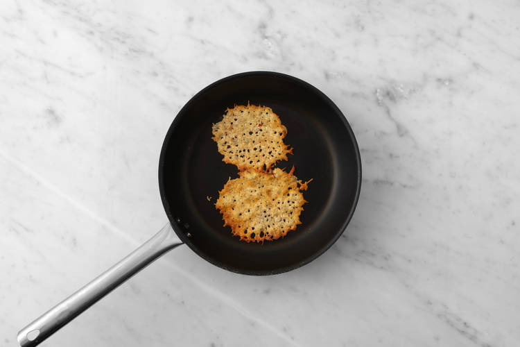 Preparare le cialde di formaggio