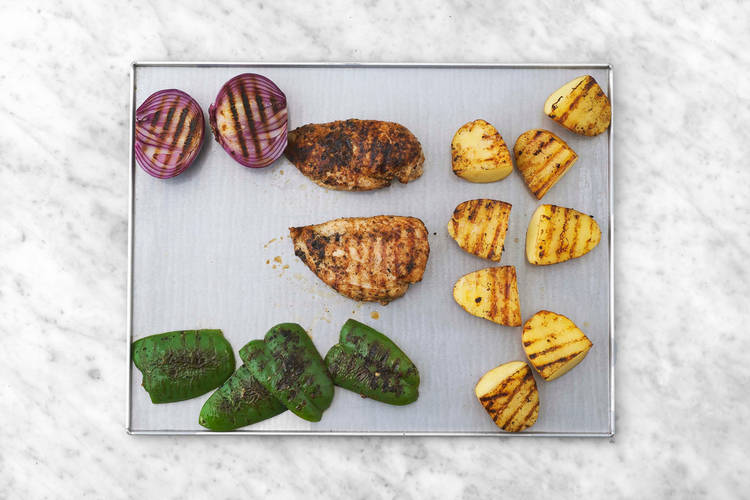 Griller les légumes et le poulet