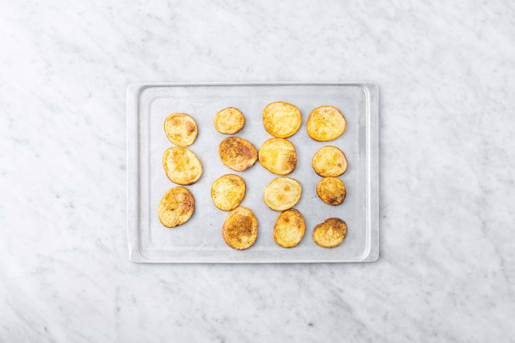 Préparer et rôtir les rondelles de pommes de terre