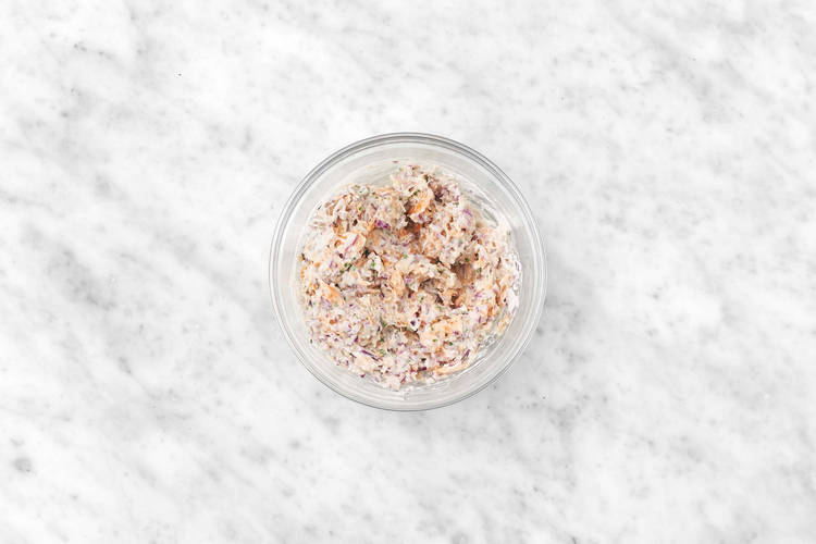 Préparer la salade de saumon fumé