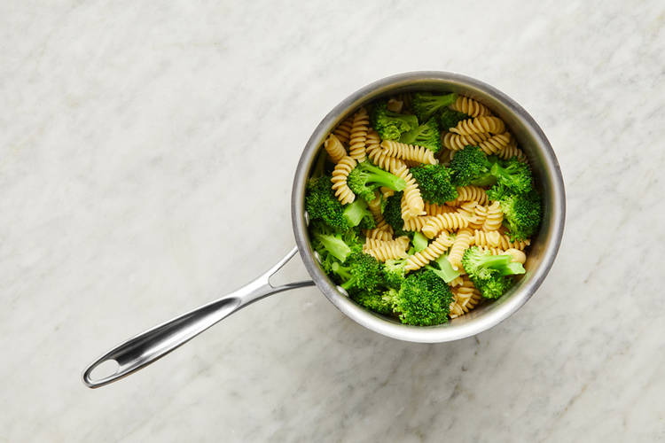 Cook pasta and broccoli