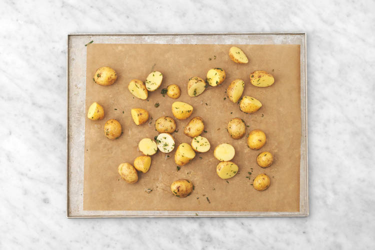 Commencer les pommes de terre et préparer