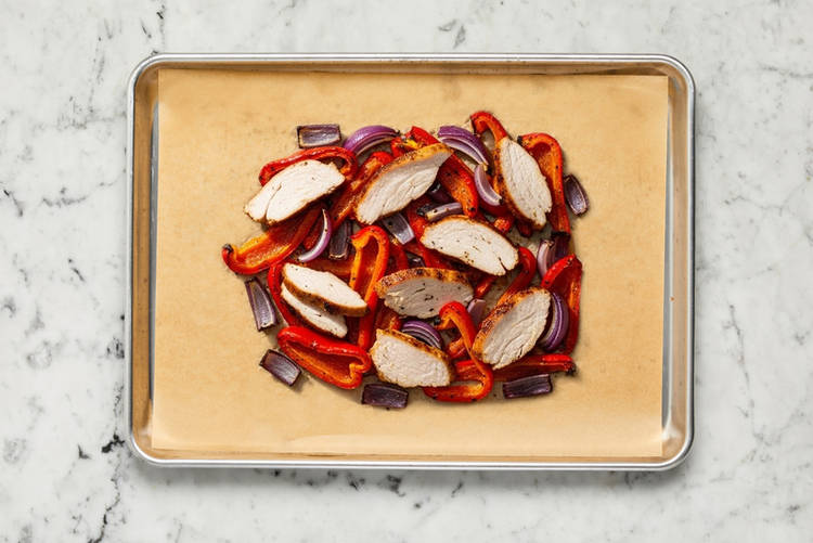 Rôtir la dinde et les légumes