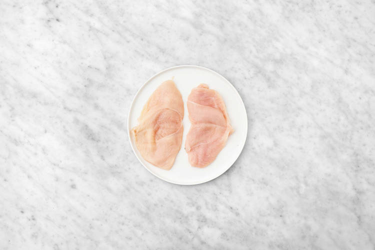 Préparer le poulet et le beurre à la ciboulette