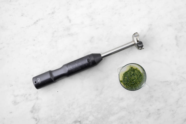 Preparare la salsa al basilico