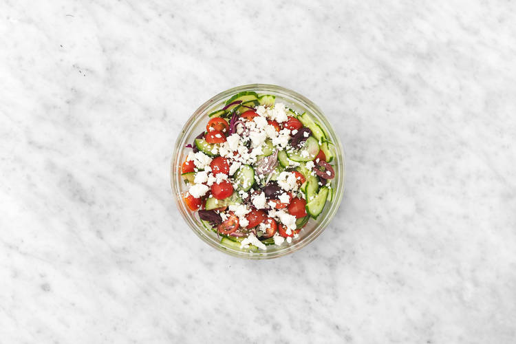 Gör grekisk sallad