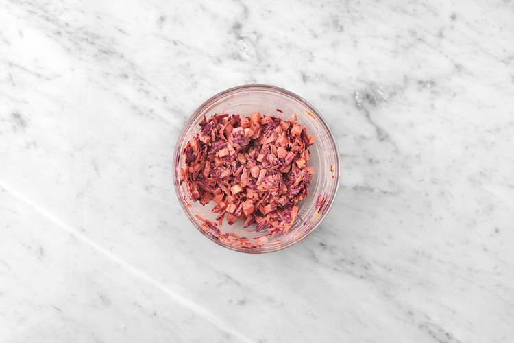 Préparer la salade de carotte et pomme