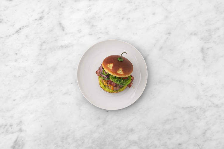 Composer le burger façon citrouille d'Halloween