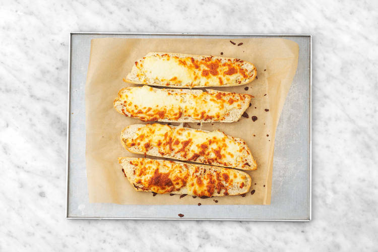 Cuire les pains à l’ail