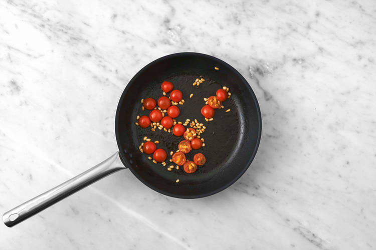 Steg tomat og pinjekerner