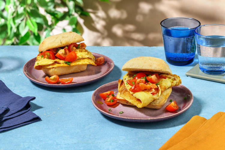 Ciabatta met omelet en cherrytomaten