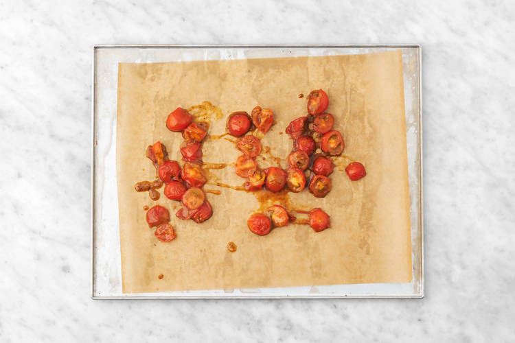 Rôtir les tomates et préparer la sauce