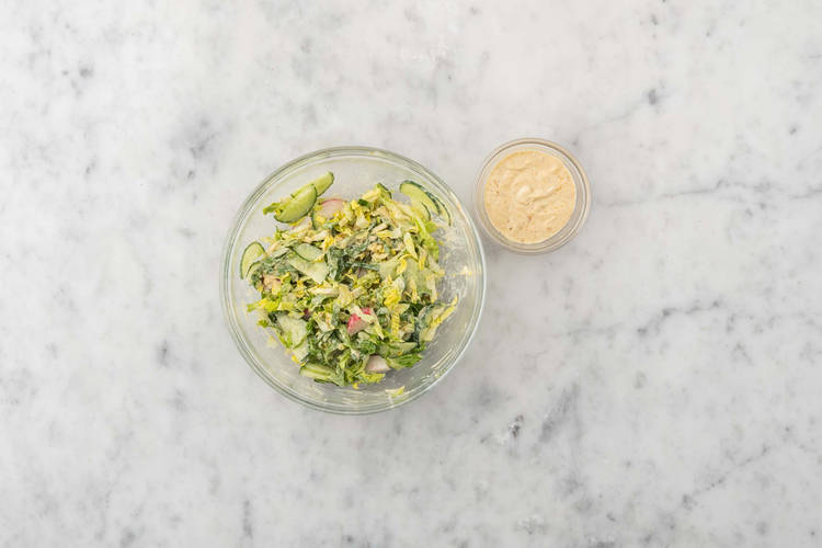 Salat marinieren