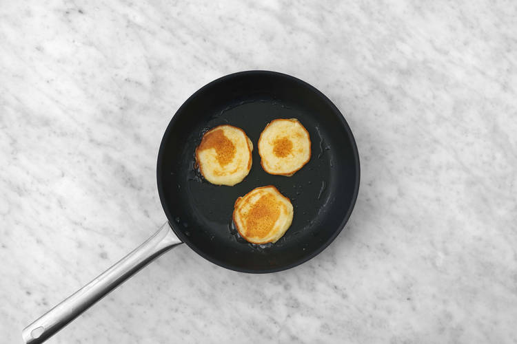 Gör pannkakor