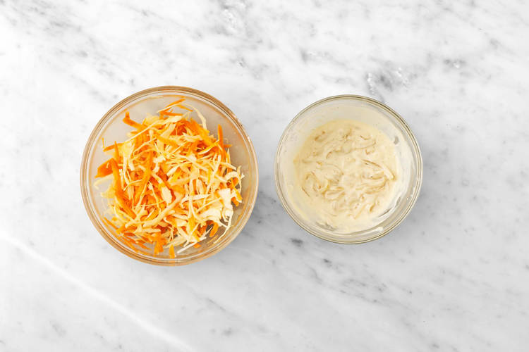 Preparare la salsa e condire le verdure