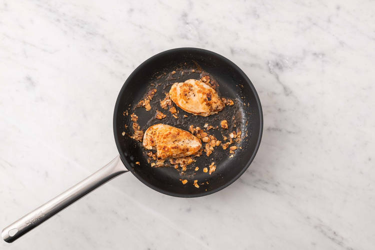 Faire dorer les amandes effilées