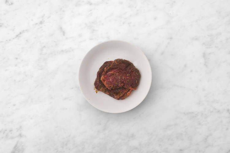 Préparer les steaks et les légumes