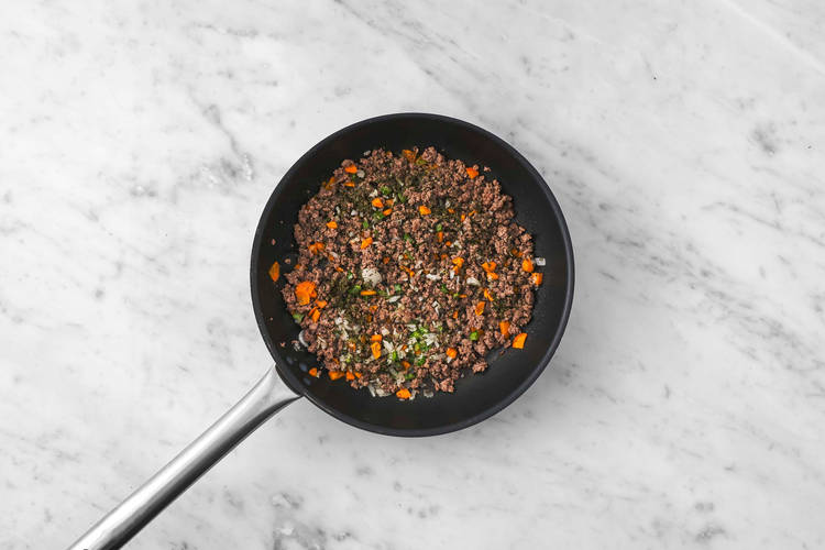 Commencer la garniture de bœuf