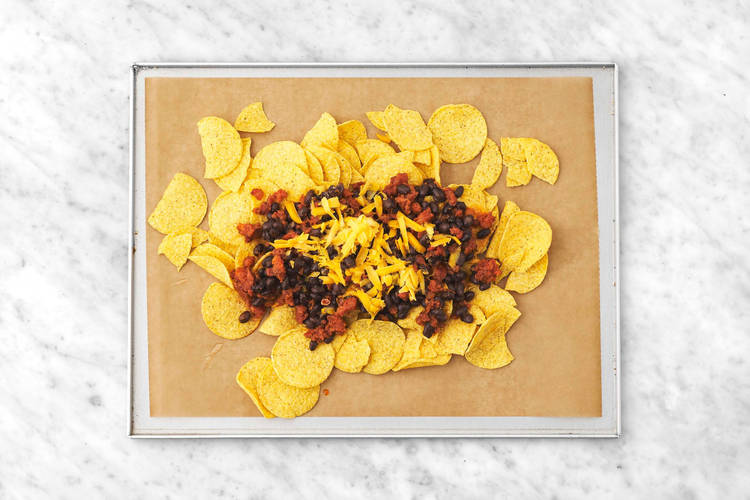 Assemble nachos