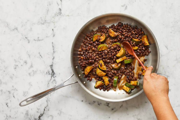 COOK ZUCCHINI & BLACK BEANS