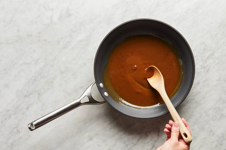 COOK CHICKEN & SAUCE