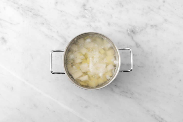 Cocina la chirivía y la patata